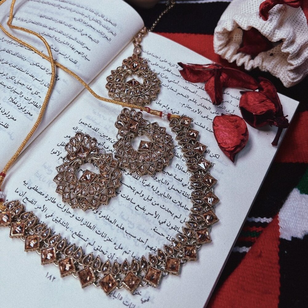 Indian Jewelry - Thuraya (gold)